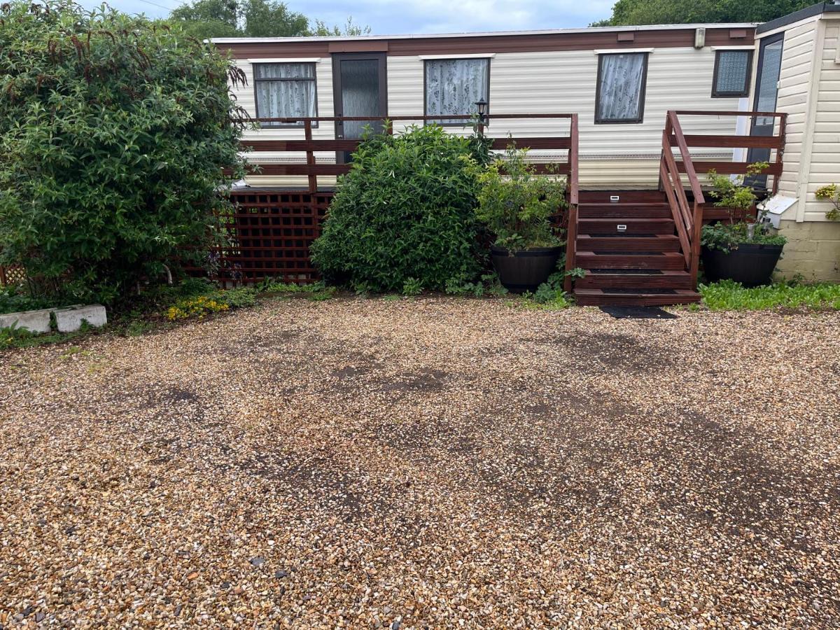 Private Holiday Home In Calm Site 伍顿大桥 外观 照片